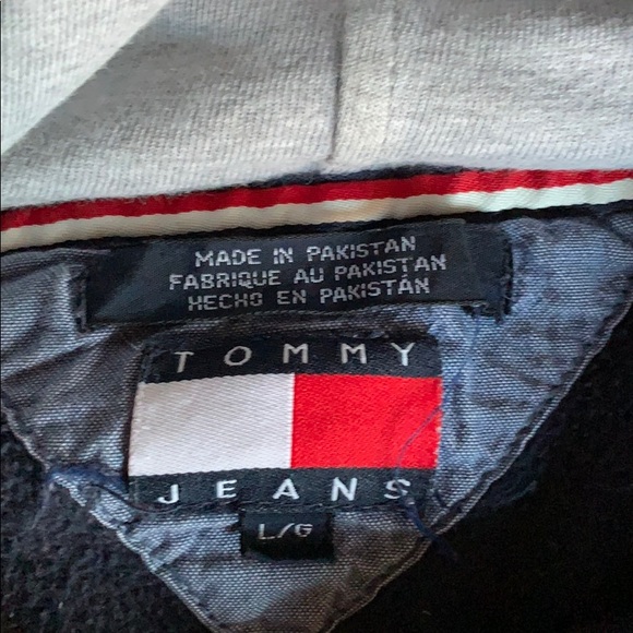 Vintage Tommy Hilfiger Cropped Sweatshirt - Picture 2 of 2
